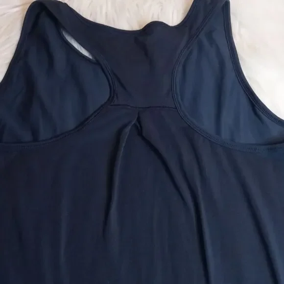 All in motion tank top
M - Picture 2 of 3